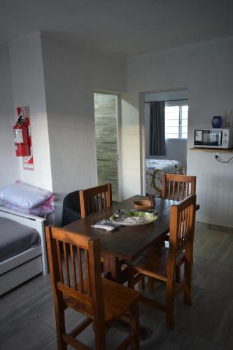 a dining room with a table and chairs and a bed at Villa del Sol Complejo in Liebig