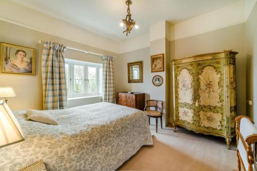 En eller flere senge i et værelse på 5 Bed in Bleadney oc-r33959