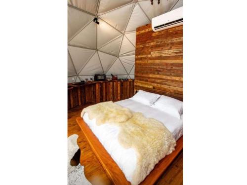 En eller flere senge i et værelse på Nido Glamping - Cabana Mendoza