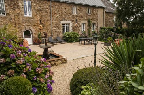 Un jardín fuera de Manoir Desnachez