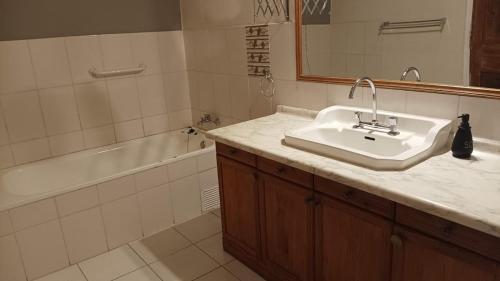 Ένα μπάνιο στο Bayti Hostal