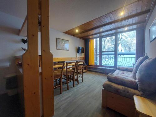 Duplex ski aux pieds avec balcon, 6 pers. - FR-1-346-405