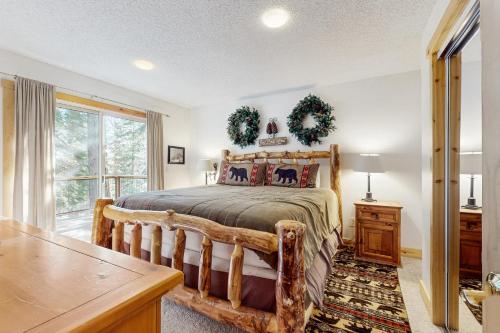 Postel nebo postele na pokoji v ubytování Lazy Bear Retreat