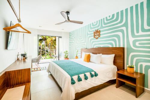 Giường trong phòng chung tại Mayan Monkey Isla Mujeres - Social Hotel