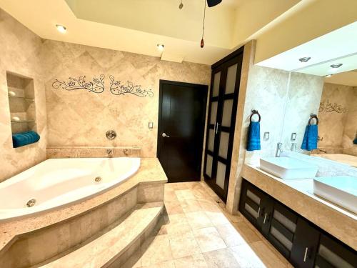 Koupelna v ubytování Villa Alberca, Bar y Terraza Privada