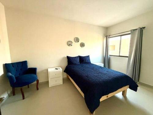 Postel nebo postele na pokoji v ubytování Cozy Modern Retreat with Pool