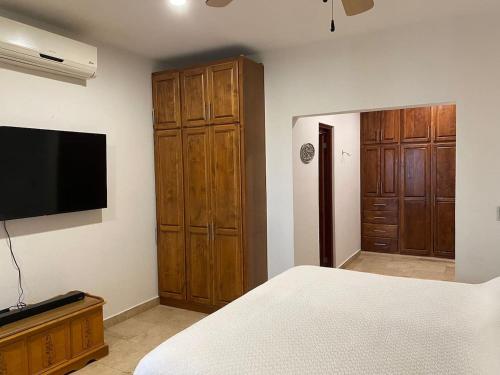 Postel nebo postele na pokoji v ubytování Stunning Views Grand Villa