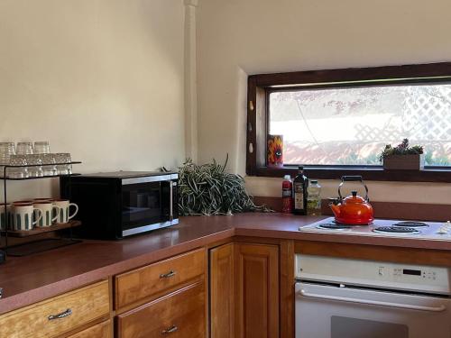 Küche/Küchenzeile in der Unterkunft 2 bed, yard, pet friendly in Historic Mesilla.