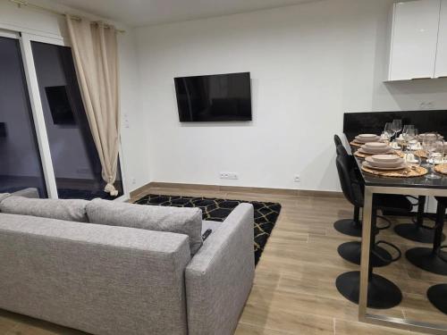 Et opholdsområde på Cozy house, close to Bordeaux