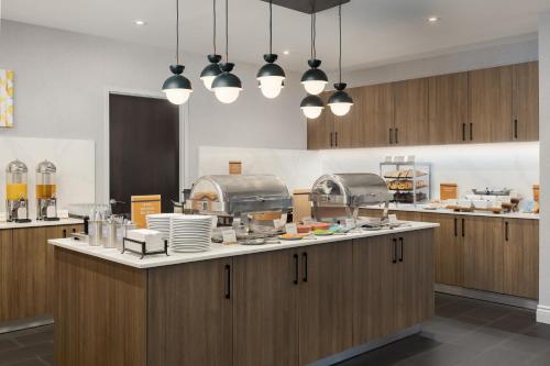 Kuchyň nebo kuchyňský kout v ubytování Homewood Suites by Hilton Toronto-Ajax