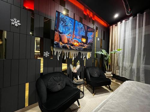 Μια τηλεόραση ή/και κέντρο ψυχαγωγίας στο Grand studio centre ville tout équipé jacuzzi parking gratuit