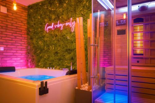 Koupelna v ubytování Private Baltic Spa & Art Suite