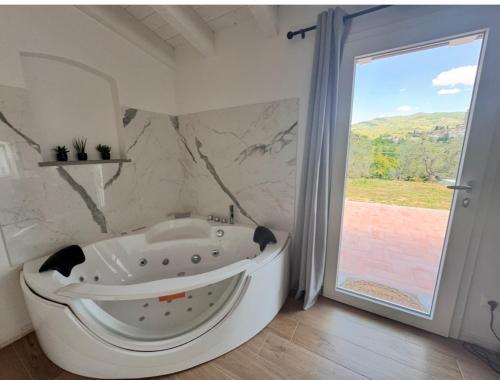 Koupelna v ubytování Alloggio incantevole con piscina