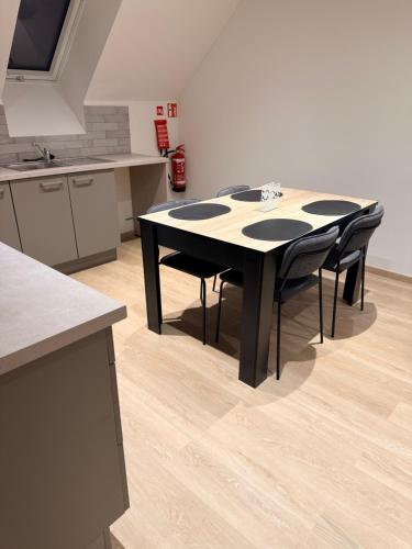 a kitchen with a table and chairs in a room at Carpe Diem in Ath