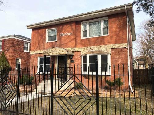 Tòa nhà nơi căn hộ tọa lạc