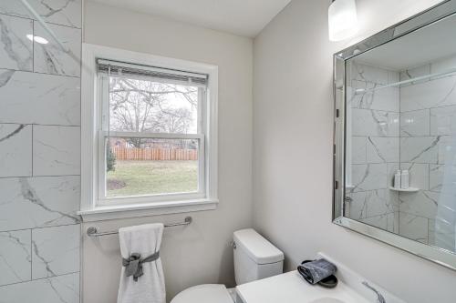 Koupelna v ubytování Walk to Leesburg Historic District Family Retreat