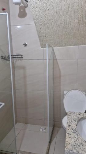 Un baño de KIT 01 TERREO 5 PESSOAS LEo