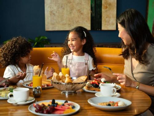 Jídlo v hotelu nebo okolí