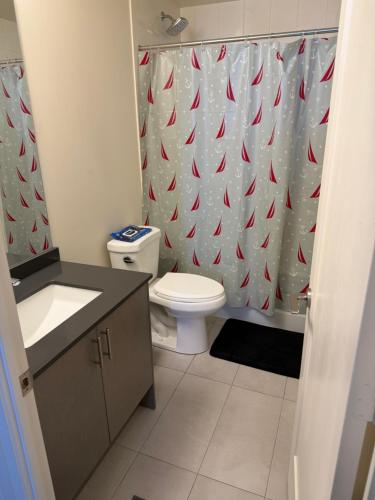 Ванная комната в 1 Room in a Modern City Condo