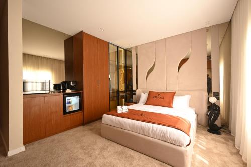 Ένα ή περισσότερα κρεβάτια σε δωμάτιο στο Solana sky pool boutique hotel - Adults only