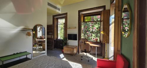 TV a/nebo společenská místnost v ubytování Castelo dos Tucanos Host