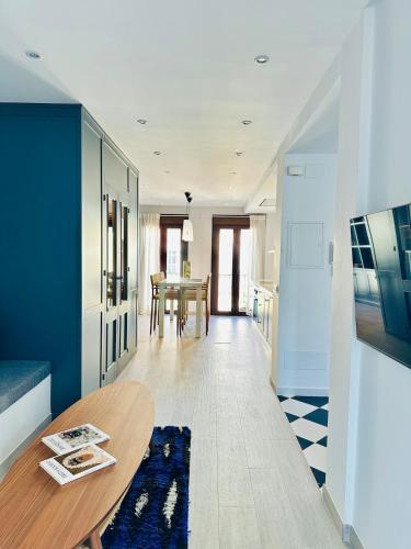 Luxury Apartment with Private Rooftop & Jacuzzi