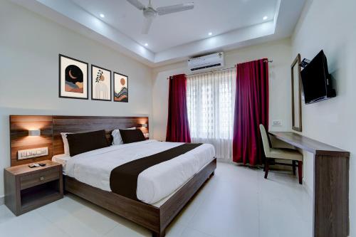 En eller flere senge i et værelse på Collection O RTO Office Uzhavoor Formerly Hotel Zodiac