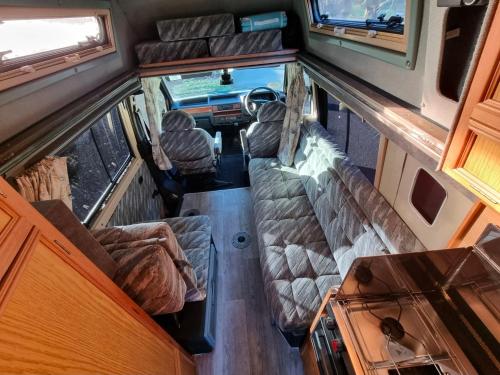 Χώρος καθιστικού στο Retro Camper Hire