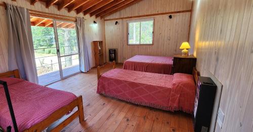 En eller flere senge i et værelse på Casa entera con balcón y patio propio "altos del Rio Azul"