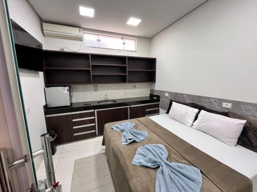 Η κουζίνα ή μικρή κουζίνα στο Suítes Vivence Hotel Hostel