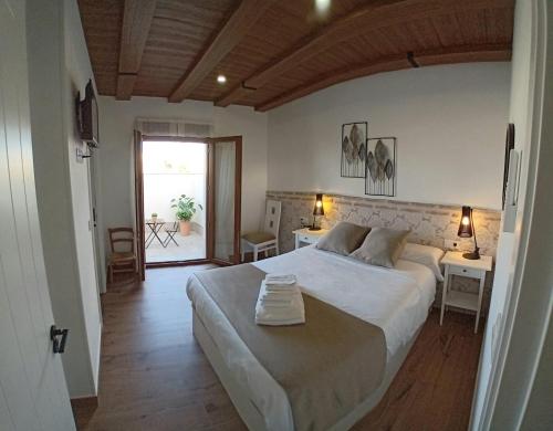 Ένα ή περισσότερα κρεβάτια σε δωμάτιο στο Casa Tolanca - Molino de Aceite de Sonseca