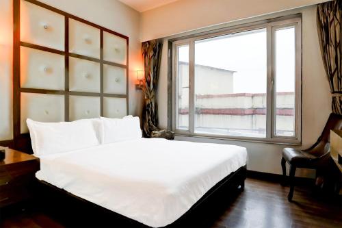 Postel nebo postele na pokoji v ubytování Palette by CheckIn River Front Railway Station Formerly Host Inn