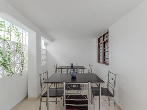 a dining room with a table and chairs at Hotel Stadio Cali in Cali