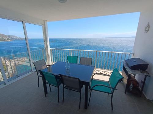 appartement spacieux vue mer avec piscine commune