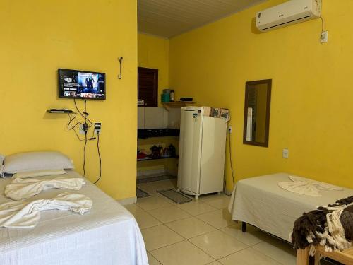 Giường trong phòng chung tại Chalé brisa do mar