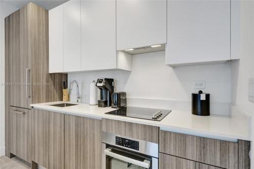 Modern Brickell Apartment Free Parking Pool and Gym photo 9