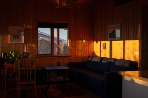 Χώρος καθιστικού στο Dreamy Cabin with Sea Views, North Iceland