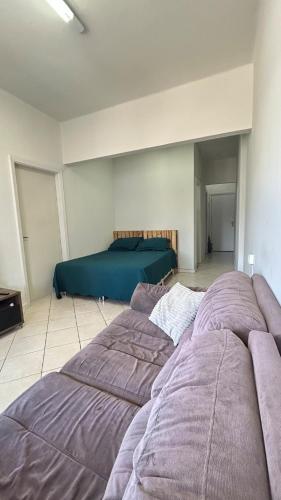 En eller flere senge i et værelse på Studio Carioca