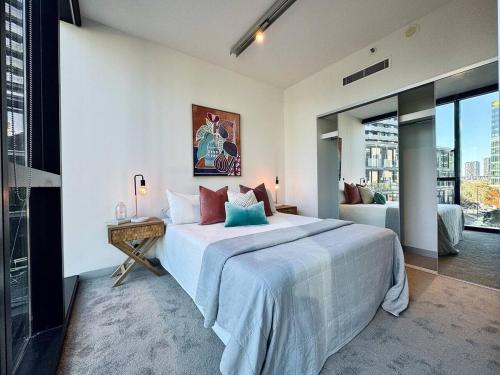 En eller flere senge i et værelse på Nice 2B Apt nearuthern Docklands Centre