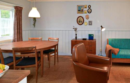 Posezení v ubytování Beautiful Home In Ekshärad With Wifi