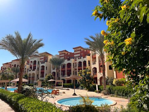 Cosy Studio with a Lovely Balcony & Pool View in La Syrena Resort with Free Pool Access