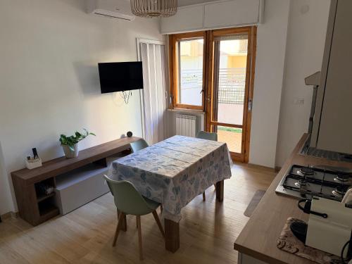 a kitchen with a table and a table and chairs at La DA MA Shila Winter Escape in Francavilla al Mare