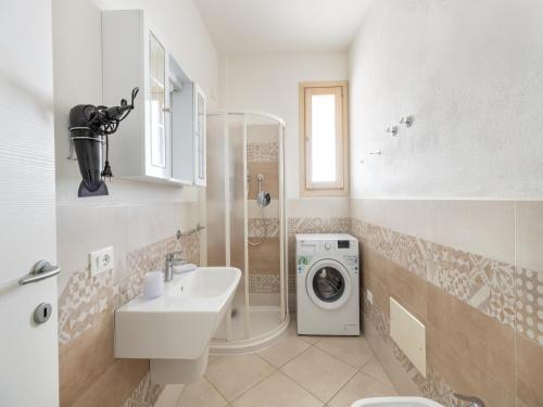 Et badeværelse på Apaerment with terrace sea view in Castelsardo