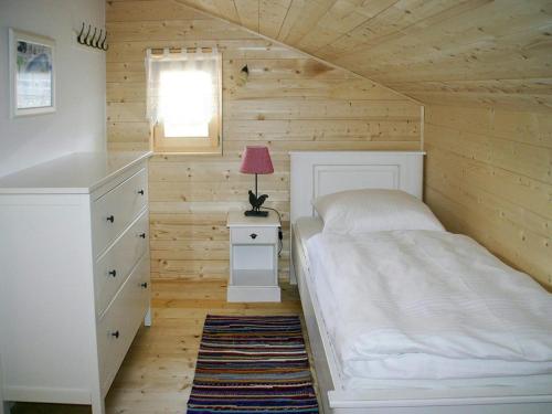 Ένα ή περισσότερα κρεβάτια σε δωμάτιο στο Ferienhaus im Landhausstil im Vital Camp Bayerbach