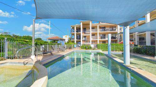 Πισίνα στο ή κοντά στο 306 South Pacific Apartments