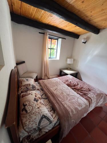 a bedroom with a bed in a room with a window at Finca el Paraíso de Monguí in Monguí