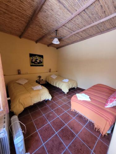 a bedroom with two beds in a room at Ñawpa Wasi in Humahuaca