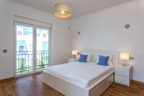 En eller flere senge i et værelse på Blue Heaven Luxury V5