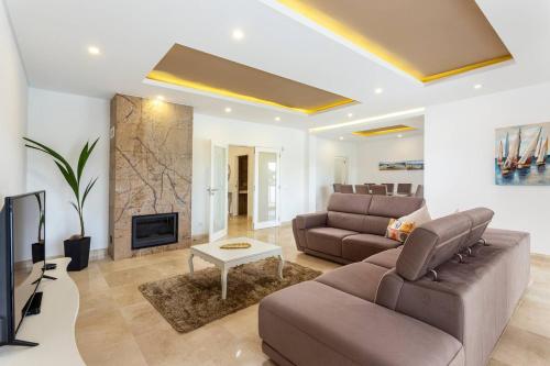 Luxury Vau Beach Villa with Private Heated Pool