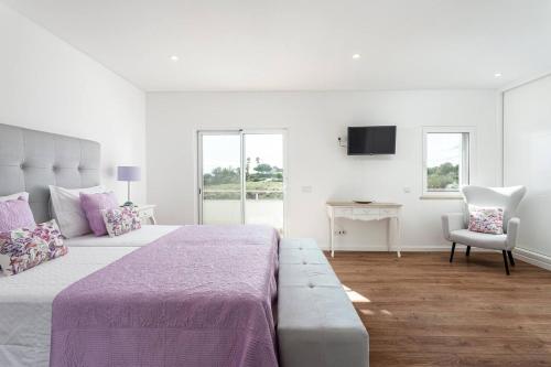 En eller flere senge i et værelse på Luxury Vau Beach Villa with Private Heated Pool